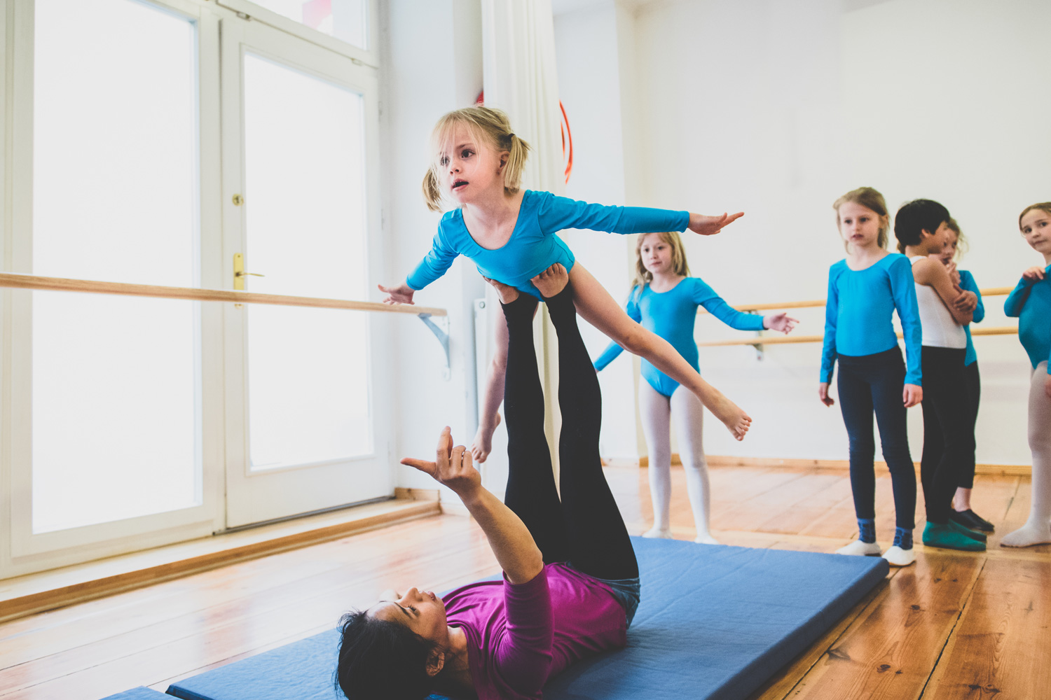 Akrobatik & Turnen Kinder Acrobatics for Kids in English Kindaling.de