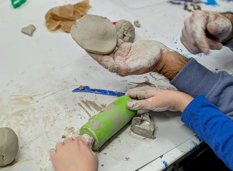 Familien-Workshop: Gestalten mit Ton