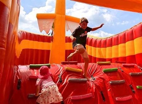 JUMP IM PARK – HÜPFBURGENFESTIVAL