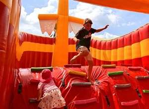 JUMP IM PARK – HÜPFBURGENFESTIVAL