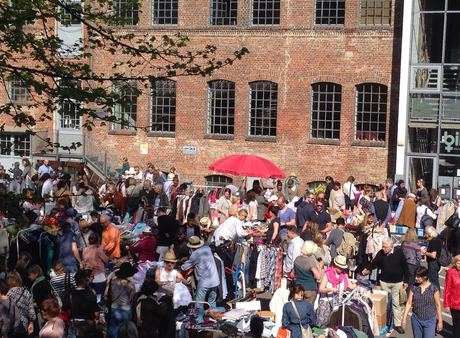 Flohmarkt auf dem Hof
