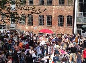 Flohmarkt auf dem Hof