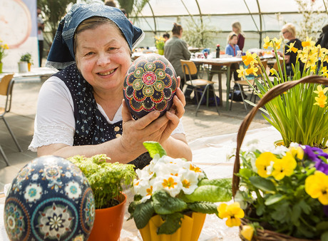 Ostereier malen in sorbischer Tradition 