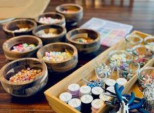 Kreativer Schmuck Workshop für Kinder