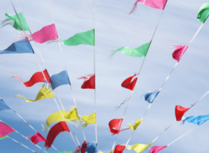 Bunte Wimpelketten selber machen und Geburtstag feiern!
