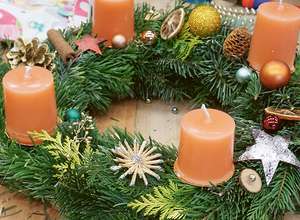 ADVENTSKRANZBINDEN