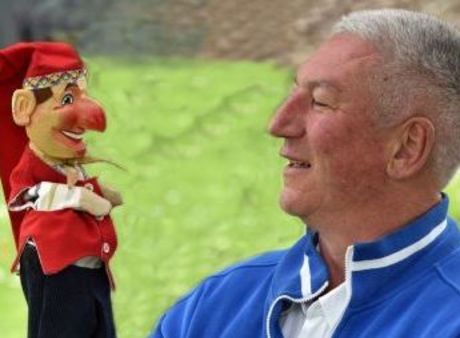 Der Chiemsee-Kasperl stürmt das Interim Kultur in Mü-Leim