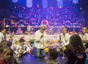 Fiesta de Día de Muertos: Was kommt auf die Ofrenda?