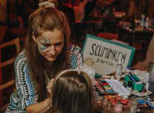 Kinderschminken mit Christiane