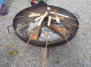 Stockbrot am Lagerfeuer