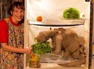 Herr Kluge und ein Dinosaurier in der Schule