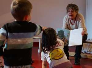"Juhu, LetzteR" in der Vorlesestunde mit LeseWelten Köln