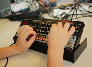 KlangwerkStadt: Synthesizer Workshop für Kinder