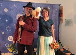 Die Weihnachtsgans Auguste mit Saxophon