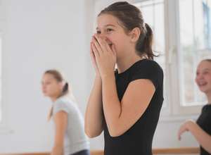 Acrobatics Dance English Camp | Akrobatik Tanz Osterferien