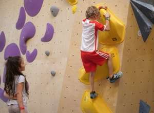 Bouldern für Kinder und Familien: Aktivität für jedes Alter