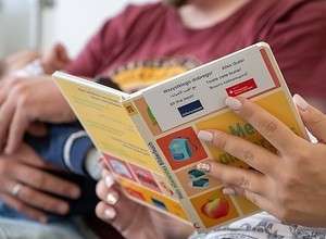 Lesen mit allen Sinnen: Bücher entdecken mit U3-Kindern