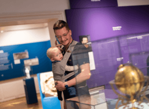 Elternzeit Kultur  Mit dem Baby ins Museum