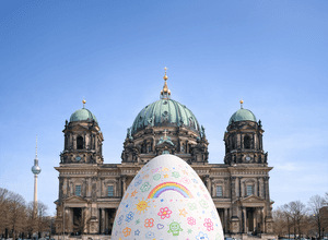Berlins größtes Osterei – und du malst mit!