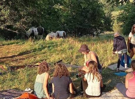 Mutter Kind Tag in der Pferdeherde