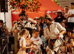 The Ambiguous Vagabonds: Zirkus-Comedy - Los Hobos