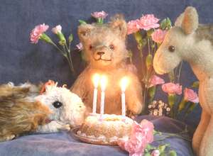 Kuscheltiertheater auf dem Grünen Sofa: 'Burtstag!