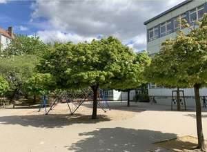 Flohmarkt auf dem Schulhof der Fläming Grundschule