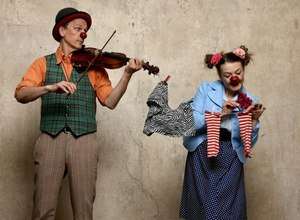 Clown-Theater: „Zuhause ist, wenn wir zusammen sind“