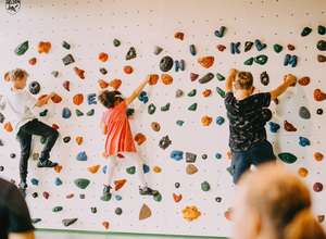 Bouldern, Spielen & Familienzeit bei BLOCKHELDEN Erlangen