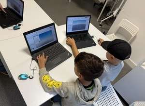 Programmier-Intensivkurse für Kinder von 6–12 Jahren