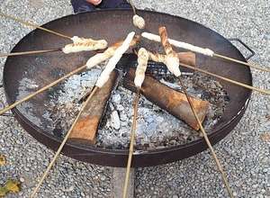 Stockbrot mit Sarah