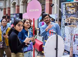 Science Week für Familien: Mit Karacho ins All