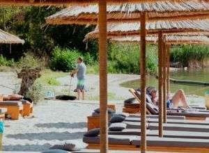 Escher See mit Monkey's Island Beach Club