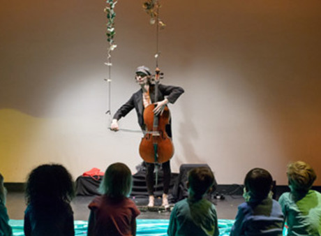 Rotkäppchen und der Wolf im Nachthemd